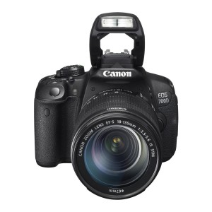 eos_700d_fra_flash_open_w_ef-s_18-135mm_is_stm