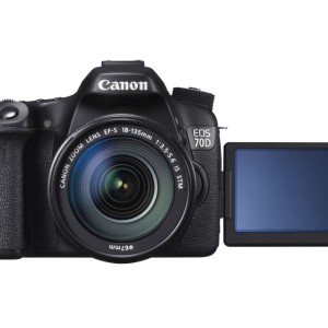 EOS 70D FRT VARI ANGLE MONITOR OPEN w EF-S 18-135mm IS STM