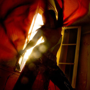 MALINKA DANCING WITH A RED VEIL - SARCELLES - FRANCE