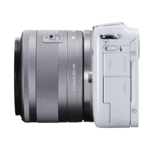 EOS M10_WHT EF-M15-45STM LEFT SIDE