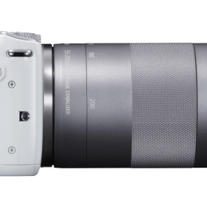 EOS M10_WHT EF-M55-200STM RIGHT SIDE
