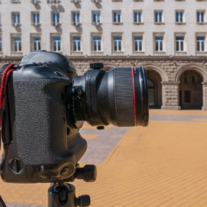 Корекция с изместване – камерата е права Корекция с изместване - камерата е права