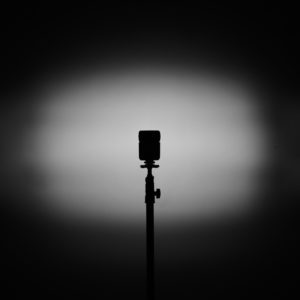 Класическа светкавица с правоъгълна глава на 105 mm зум