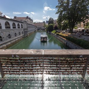 Canon-RF-16mm-f-2.8-STM_32