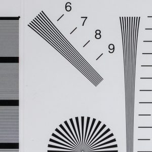 Canon-EOS-R7-BW-Table-ISO_100