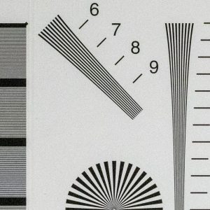 Canon-EOS-R7-BW-Table-ISO_6400