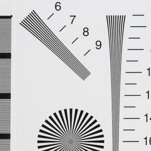 Canon-EOS-R3-BW-Table-ISO-12800