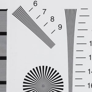 Canon-EOS-R3-BW-Table-ISO-200