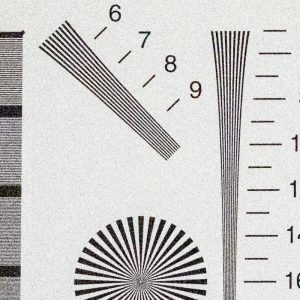 Canon-EOS-R3-BW-Table-ISO-204800