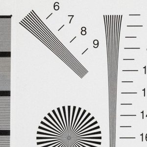 Canon-EOS-R3-BW-Table-ISO-25600