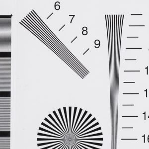 Canon-EOS-R3-BW-Table-ISO-400