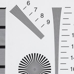 Canon-EOS-R3-BW-Table-ISO-6400