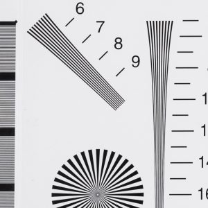 Canon-EOS-R3-BW-Table-ISO-800